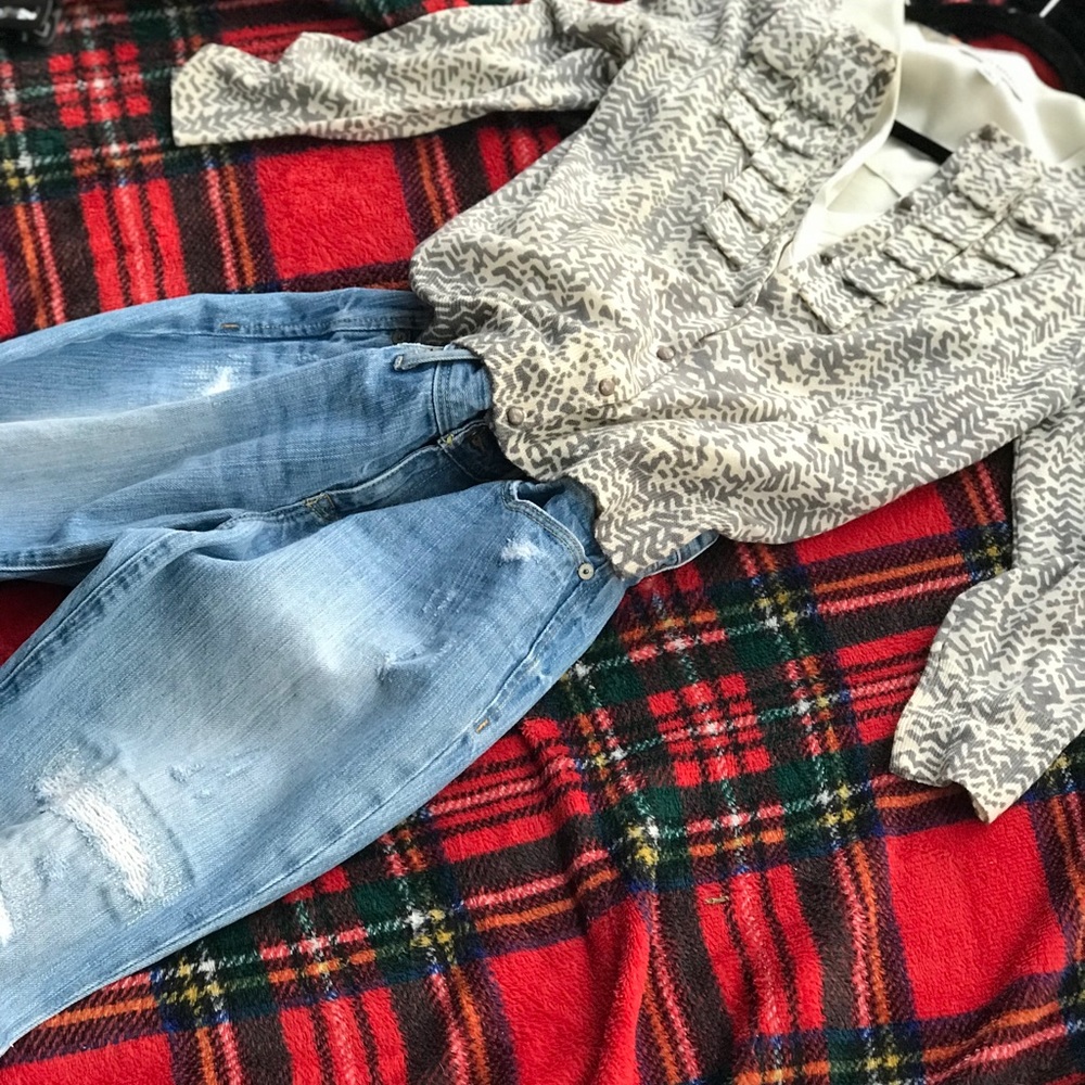 Banana Republic light sweater.